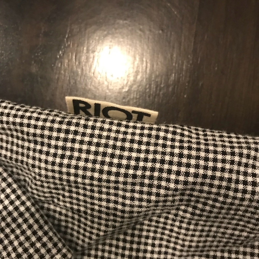 🆕 Riot Button Down - Picture 5 of 7